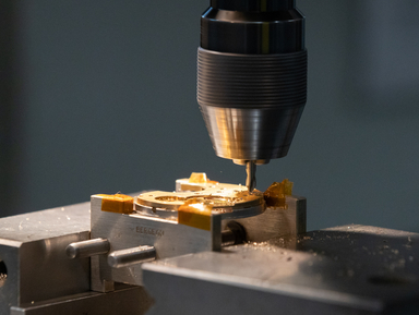 Bohrarbeiten an Platine
