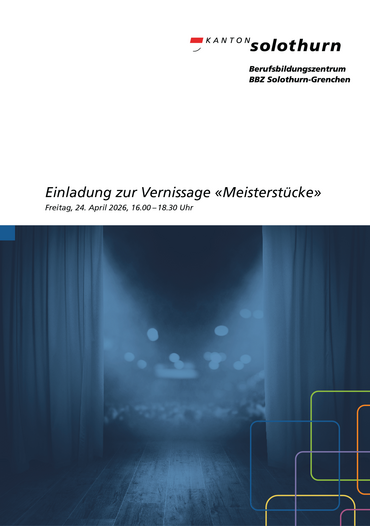 Flyer Seite 1: Ein dunkle Bühne mit Blick auf die Zuschauer.